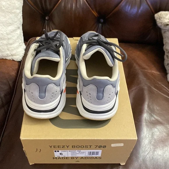 Yeezy 700 size 6 - Picture 3 of 6